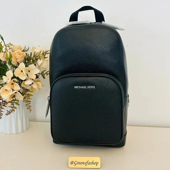 Michael Kors MK Cooper Logo Sling Pack Black - Picture 2 of 9